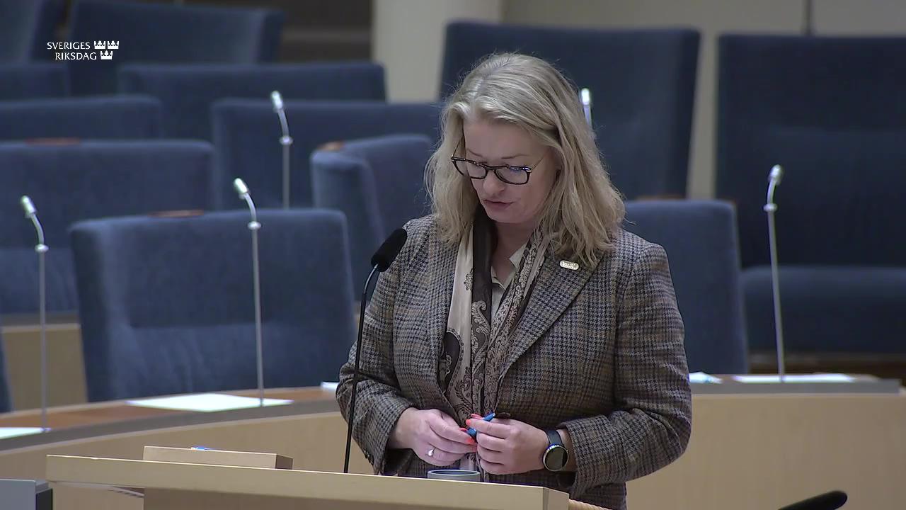 Stillbild från Interpellationsdebatt, Bemannade skolbibliotek