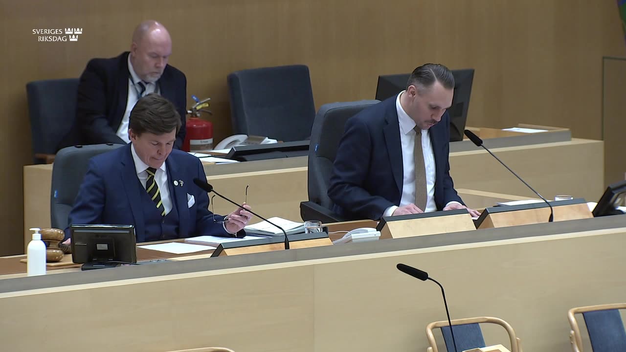 Stillbild från Beslut, Beslut: Socialavgifter