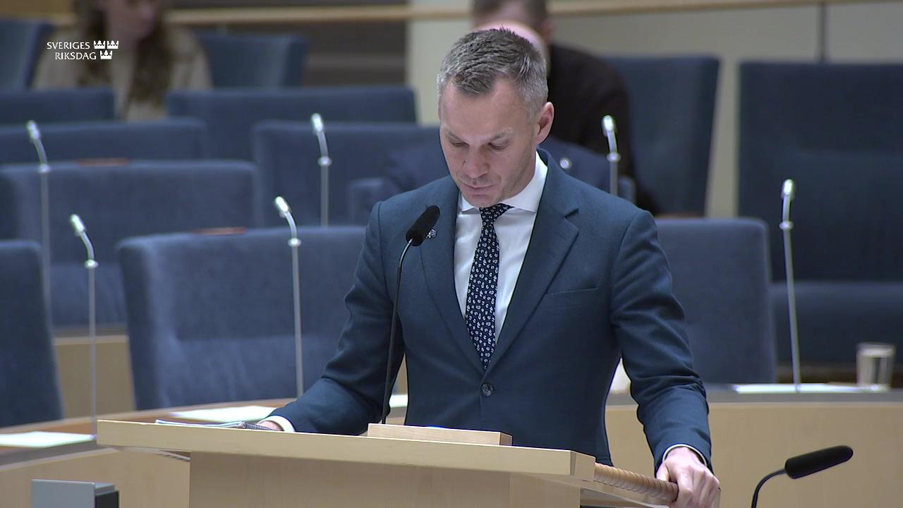 Stillbild från Interpellationsdebatt, Social dumpning