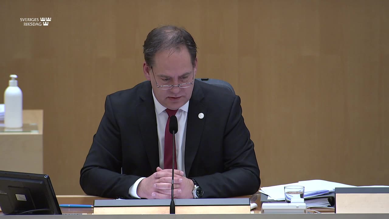 Stillbild från Beslut, Beslut: Riksrevisionens rapport om statens tillsyn över apotek och partihandel med läkemedel