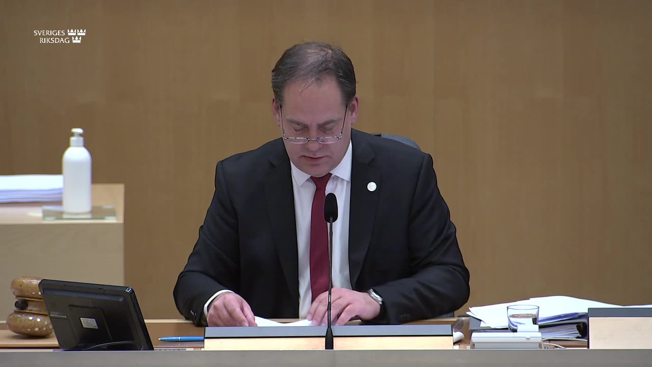 Stillbild från Beslut, Beslut: Riksrevisionens rapport om statens arbete med att säkra skyddsutrustning under coronapandemin