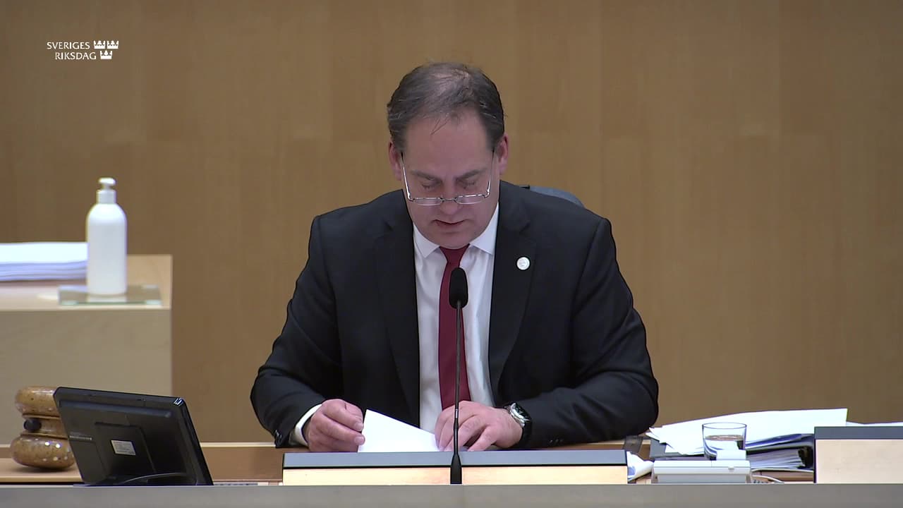 Stillbild från Beslut, Beslut: En pilotordning för distribuerad databasteknik