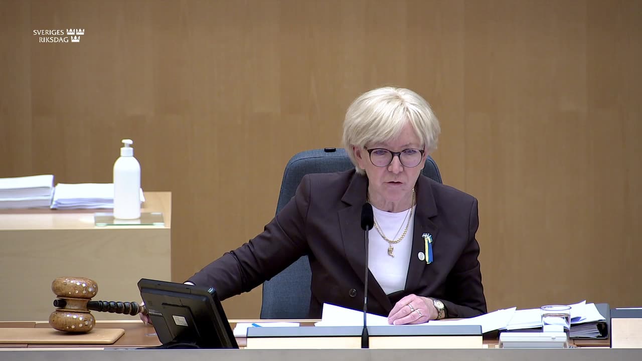 Stillbild från Beslut, Beslut: Studiestöd