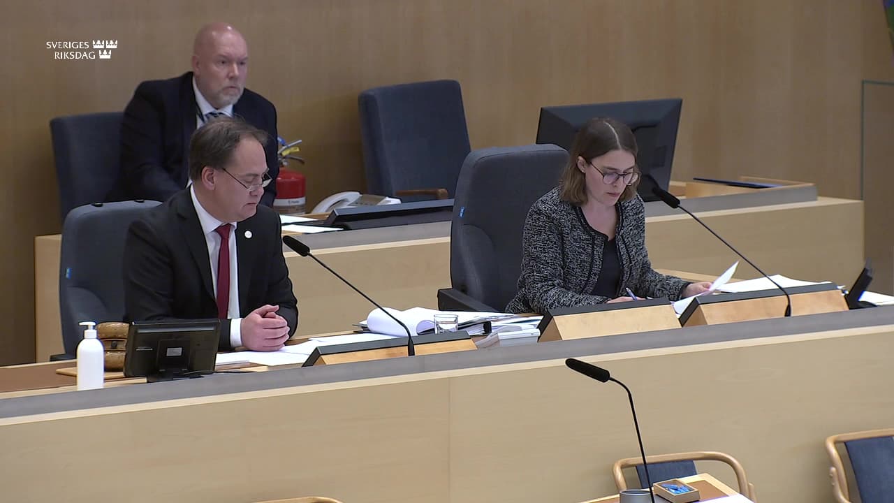 Stillbild från Beslut, Beslut: Militära frågor