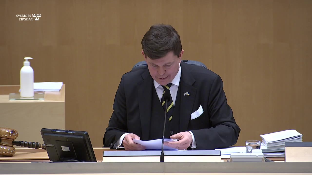 Stillbild från Beslut, Beslut: Äldreomsorg