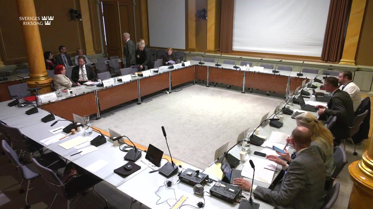 Stillbild från Öppen utfrågning, KU-utfrågning med infrastruktur- och bostadsminister Andreas Carlson (KD)