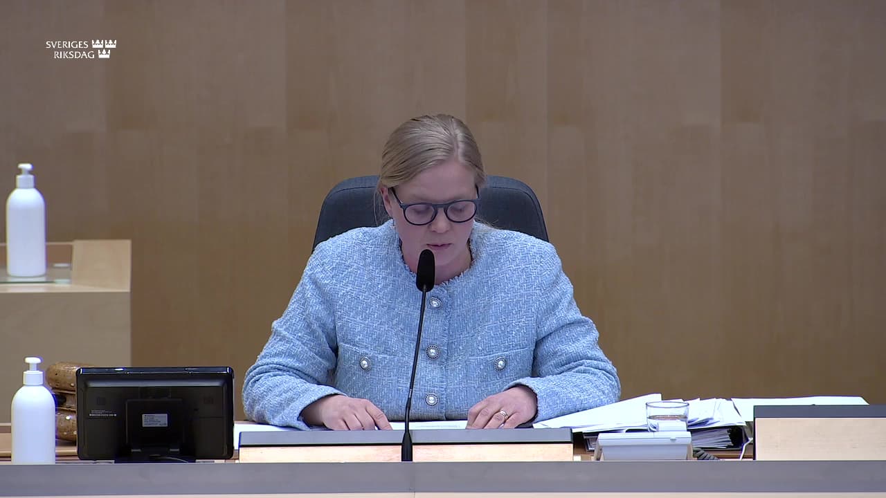 Stillbild från Beslut, Beslut: Punktskatt och tull