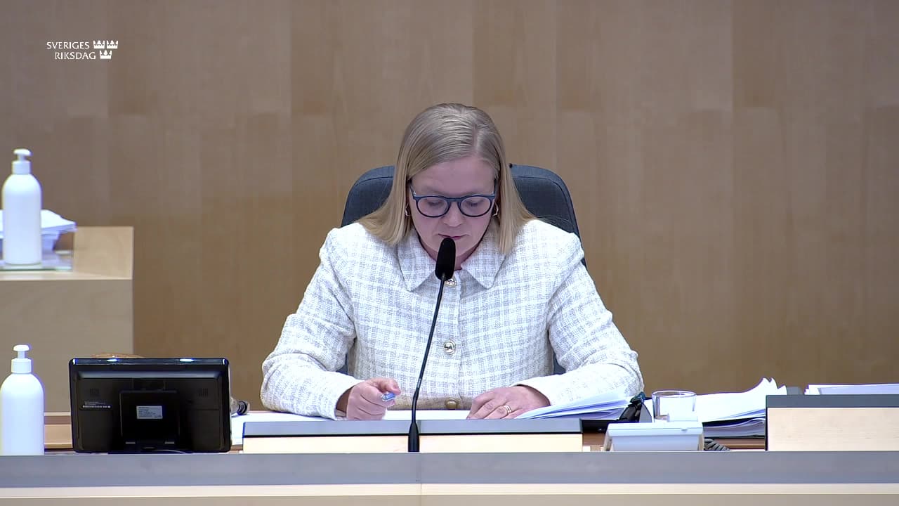 Stillbild från Beslut, Beslut: Offentlig förvaltning