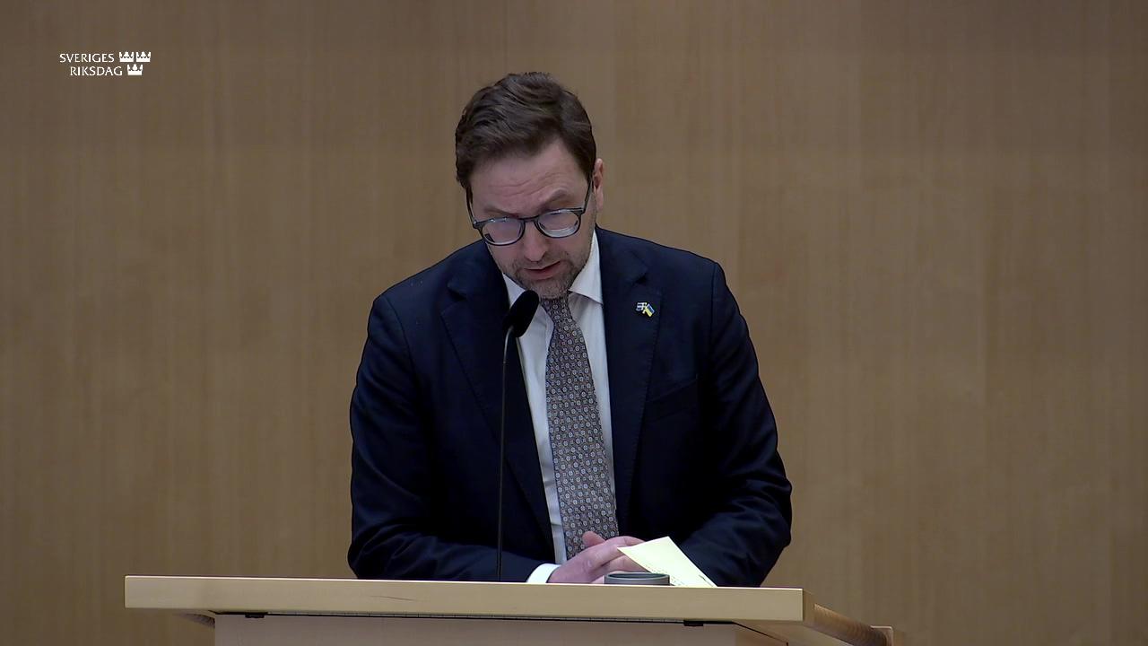 Stillbild från Debatt om förslag, Lärare och elever