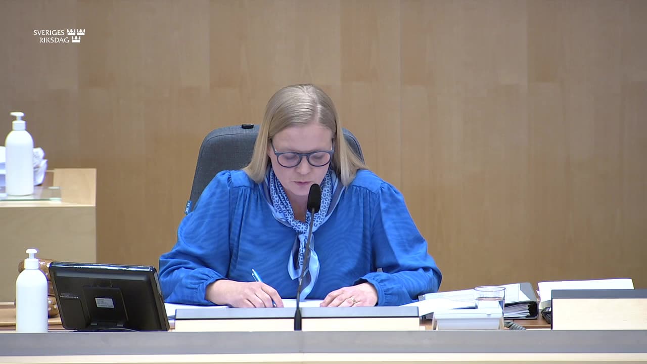 Stillbild från Beslut, Beslut: Polisfrågor