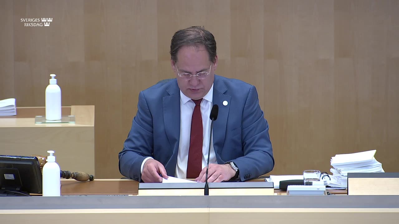 Stillbild från Beslut, Beslut: Interparlamentariska unionen