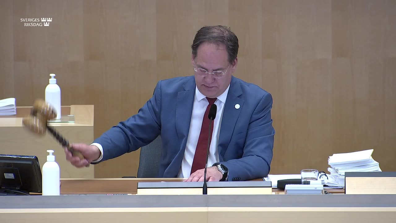 Stillbild från Beslut, Beslut: Mänskliga rättigheter