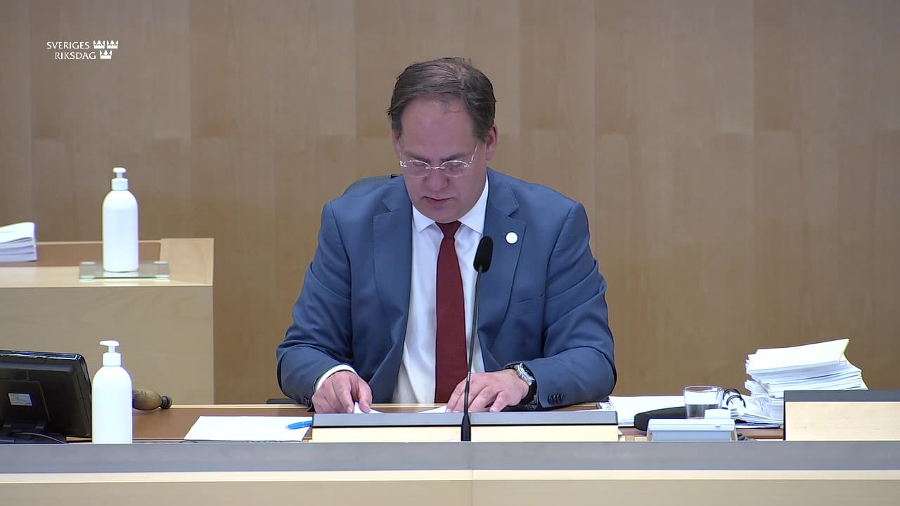 Stillbild från Beslut, Beslut: Terrorism