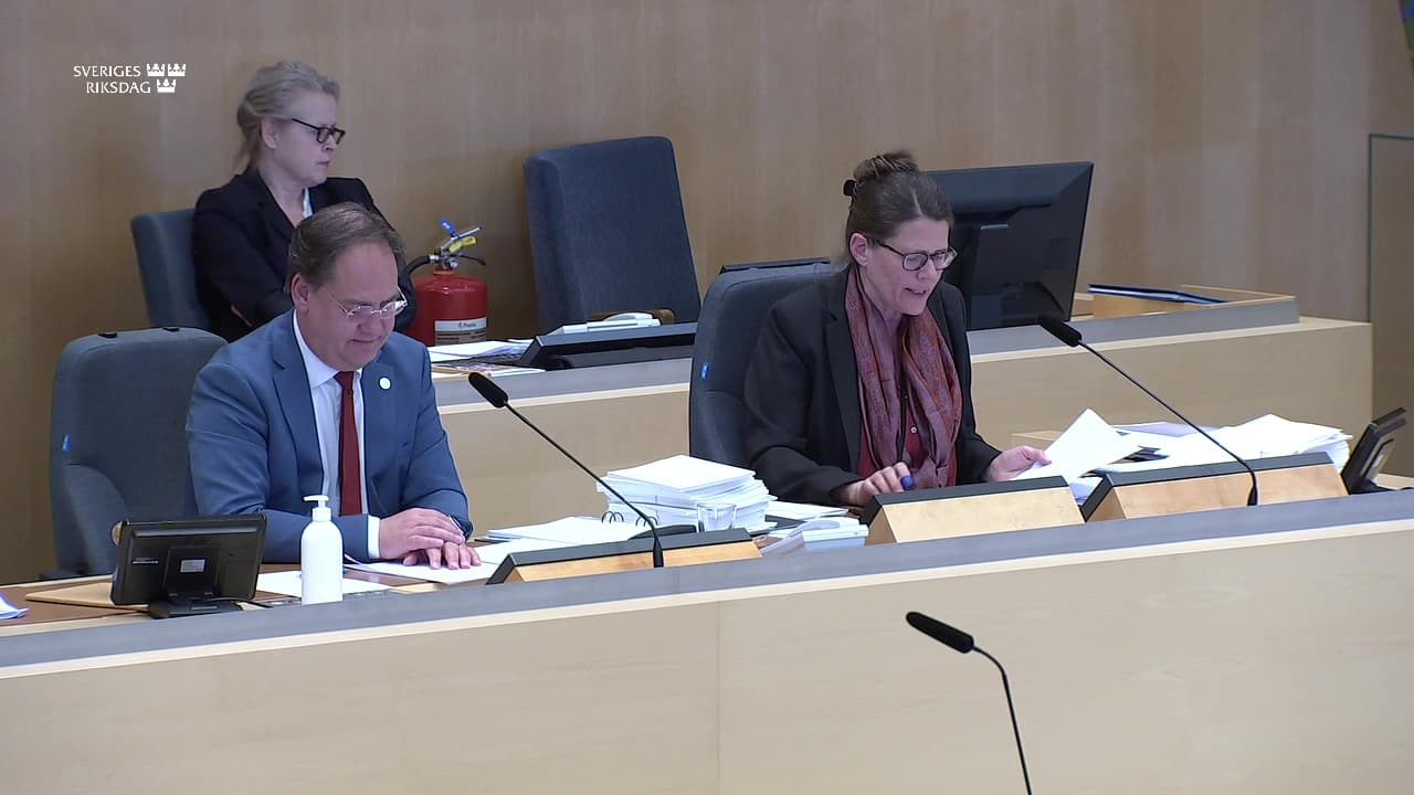 Stillbild från Beslut, Beslut: Sjöfartsfrågor