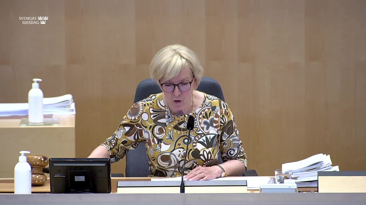 Stillbild från Beslut, Beslut: Avskaffat krav på tillstånd för offentlig danstillställning på plats som inte är offentlig