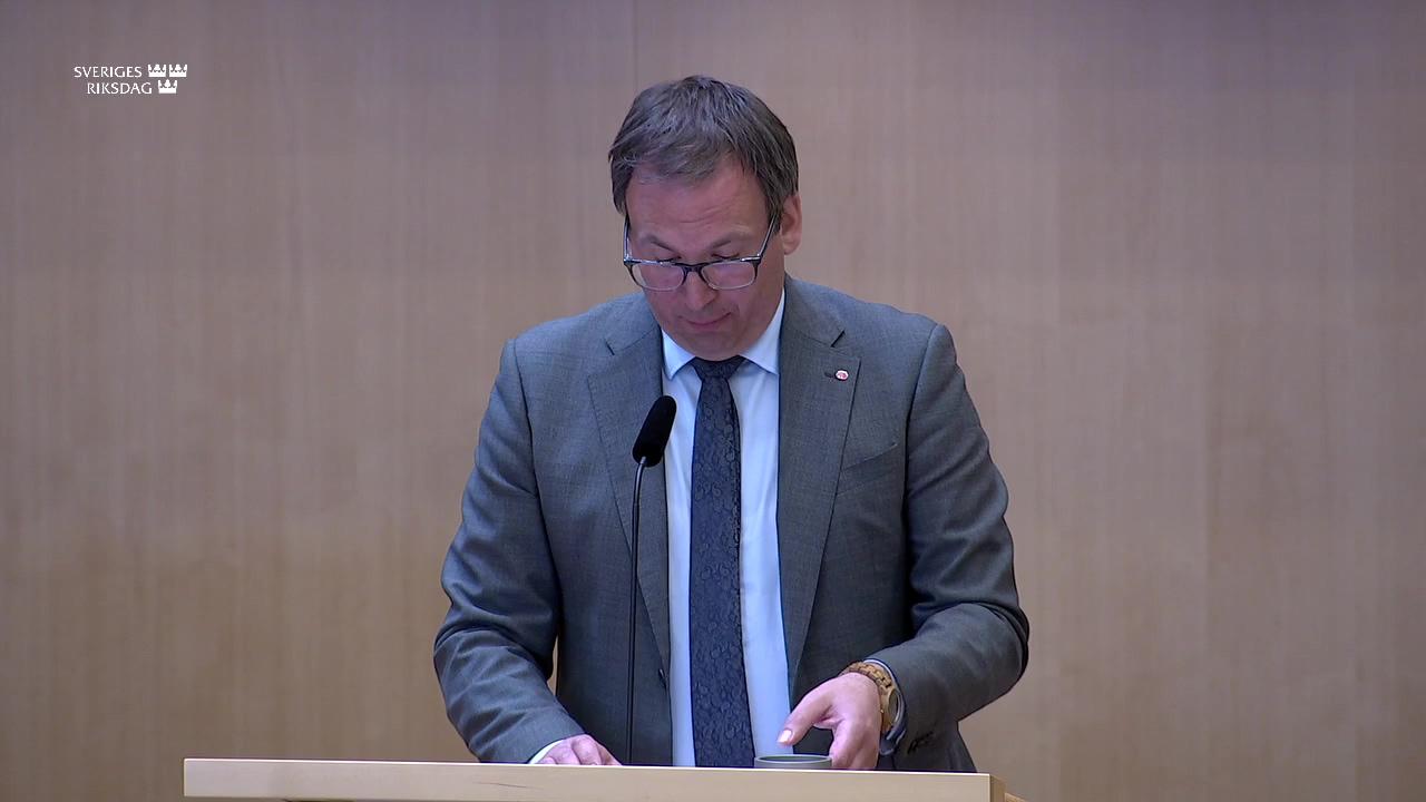 Stillbild från Debatt om förslag, Tillfällig skattefrihet för förmån av laddel på arbetsplatsen