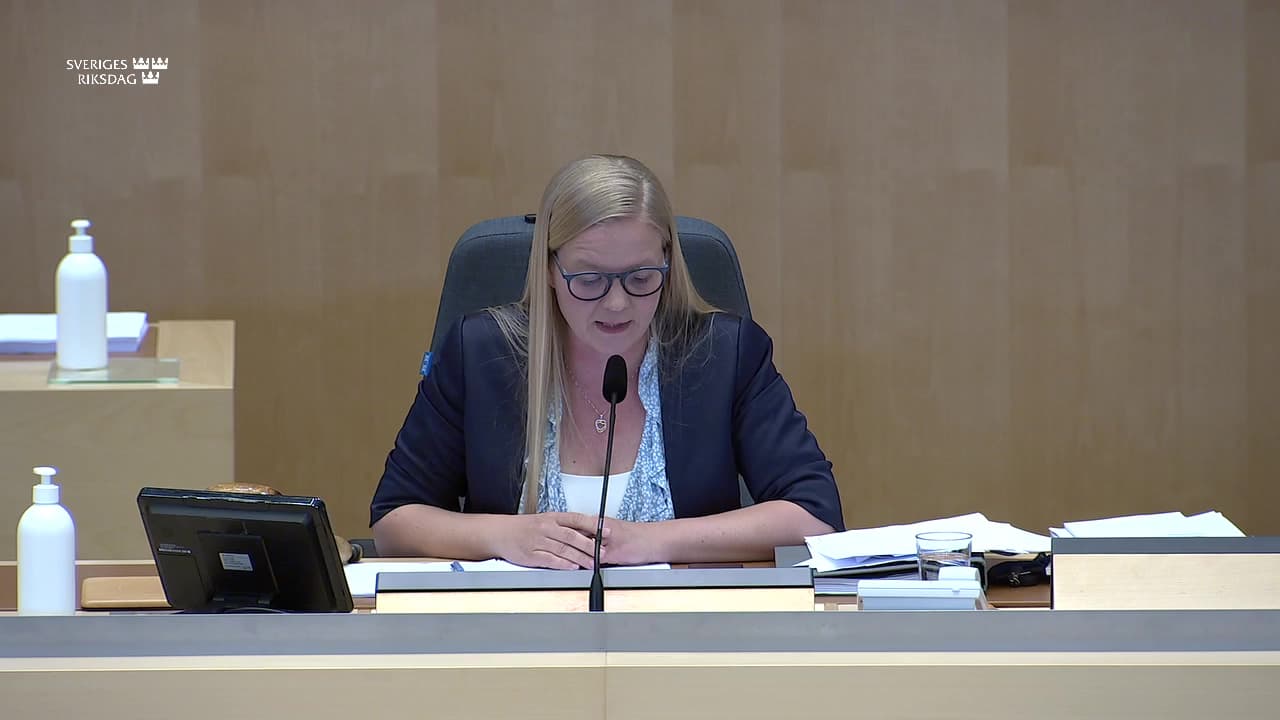 Stillbild från Beslut, Beslut: Verksamhetsredogörelser för riksdagens nämnder