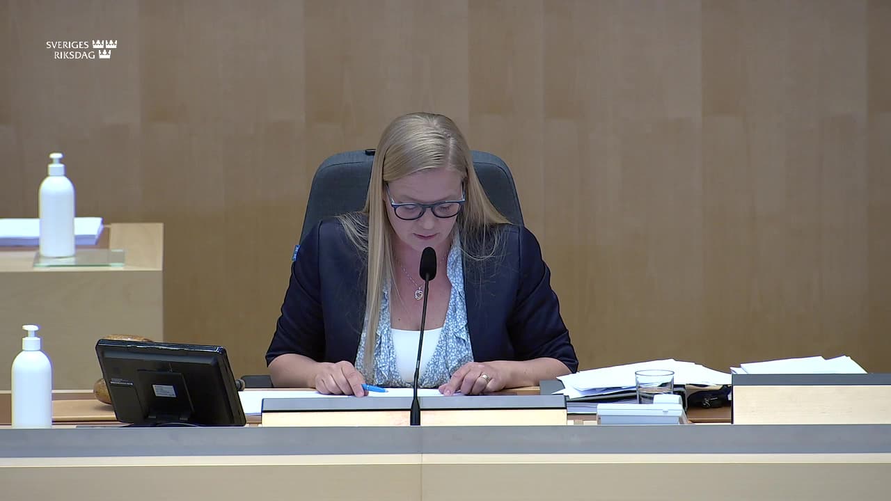 Stillbild från Beslut, Beslut: Digitaliserings- och postfrågor