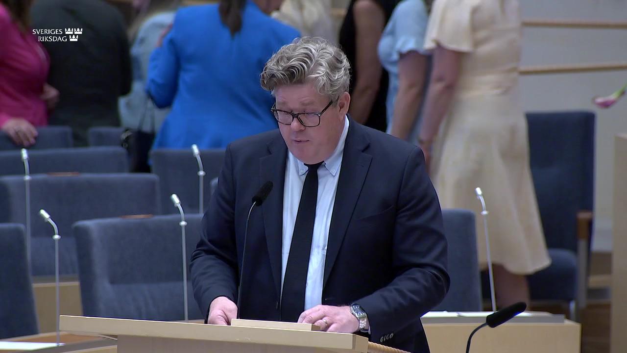 Stillbild från Interpellationsdebatt, Schabloniserade taxor för förordnandemål