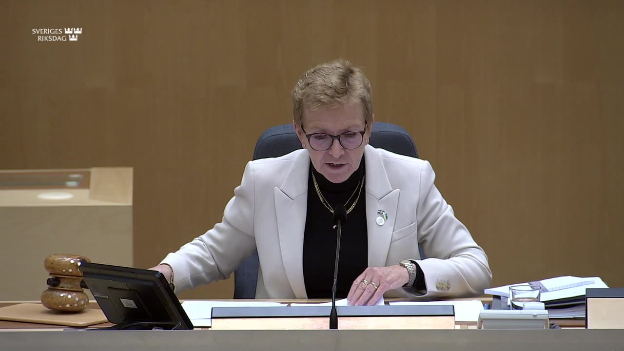 Stillbild från Beslut, Beslut: Förstärkt reglering av valutaväxlare och andra finansiella institut