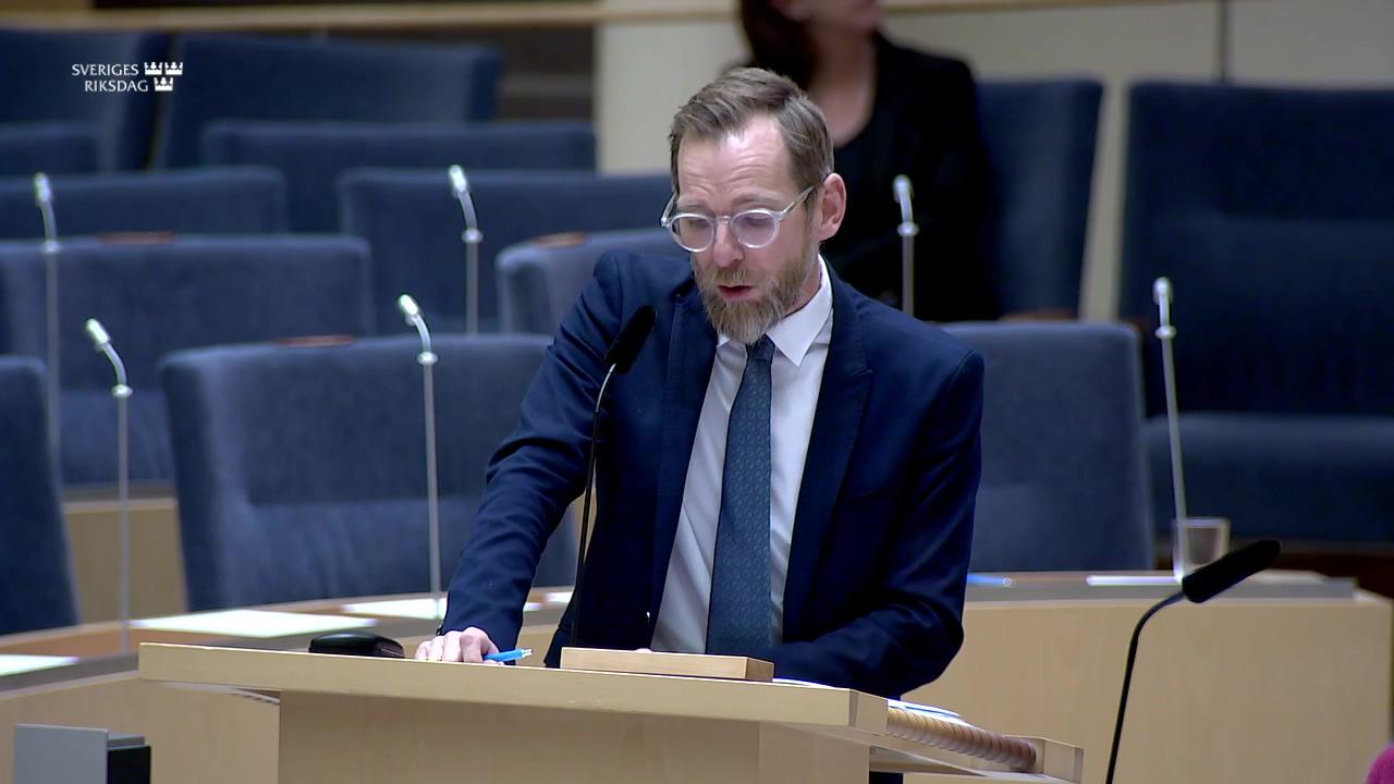 Stillbild från Interpellationsdebatt, Missbruk av lustgas