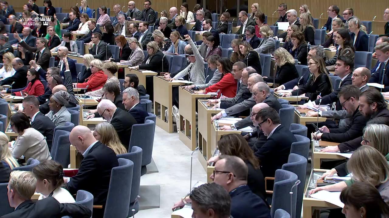 Stillbild från Beslut, Beslut: Tilläggsskatt för företag i stora koncerner
