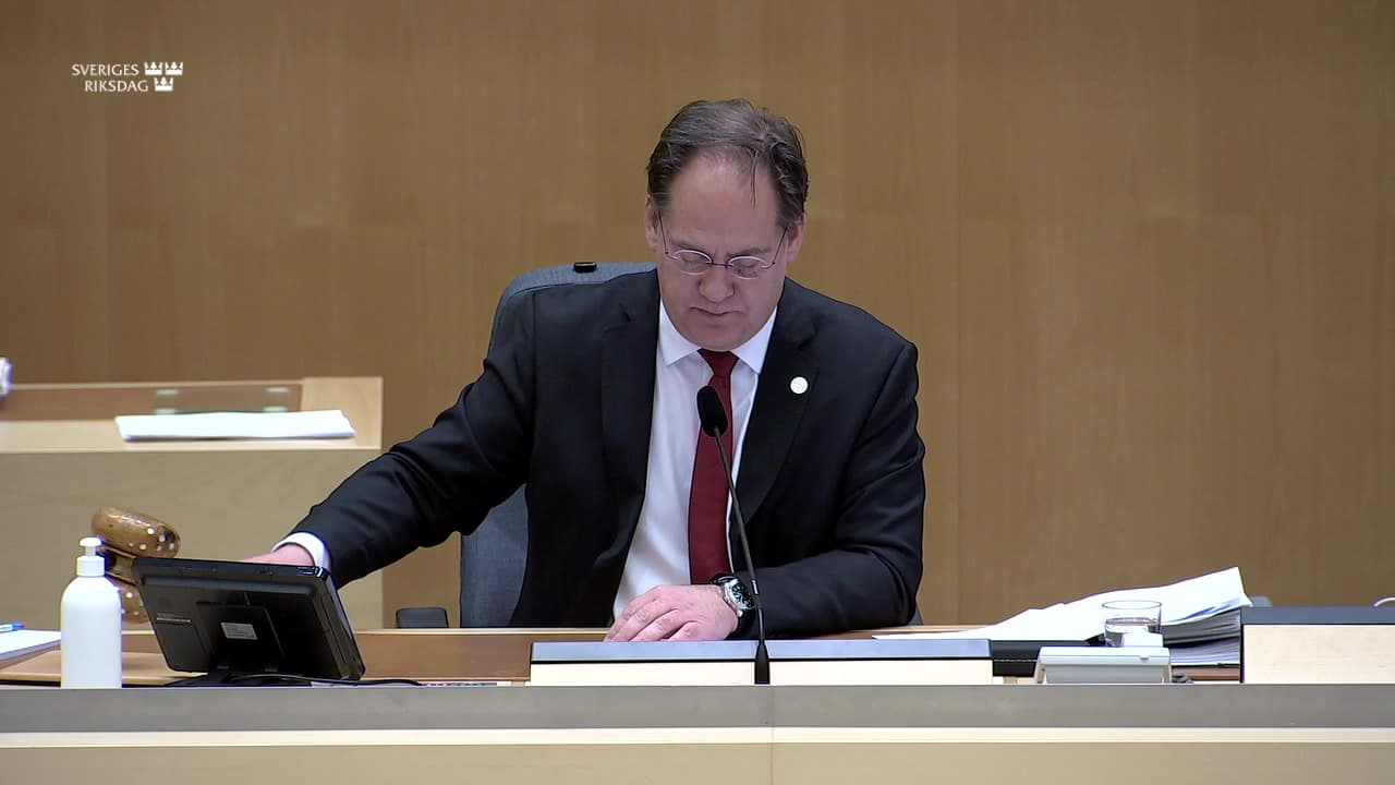 Stillbild från Beslut, Beslut: Utgiftsområde 10 Ekonomisk trygghet vid sjukdom och funktionsnedsättning