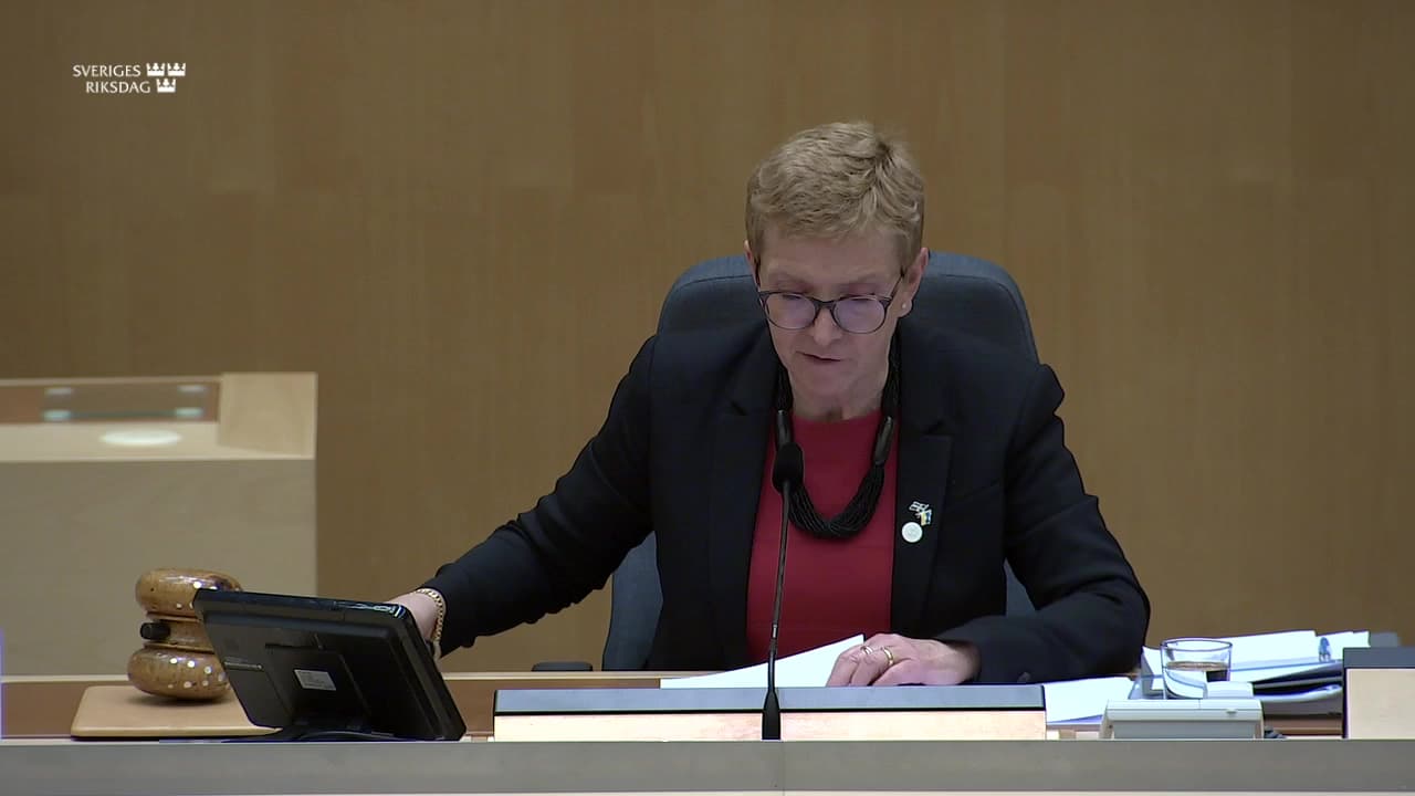 Stillbild från Beslut, Beslut: Stärkt tillgång till läromedel