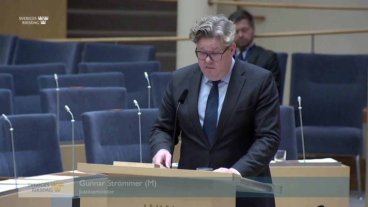 Stillbild från Interpellationsdebatt, Särskilda utvisningsanstalter