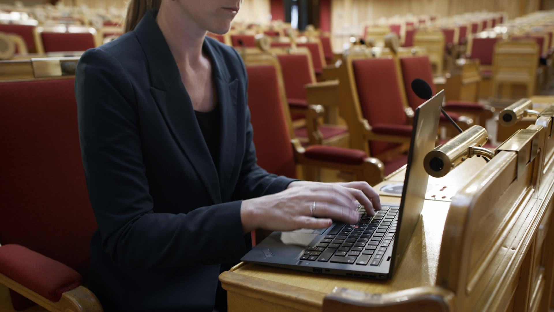 Stillbild från Filmer om riksdagen, Andrakammarsalen, trapphallen och näringsutskottet