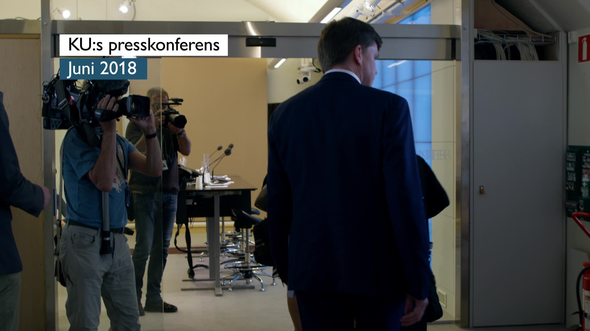 Stillbild från Filmer om riksdagen, Presskonferens utanför kammaren
