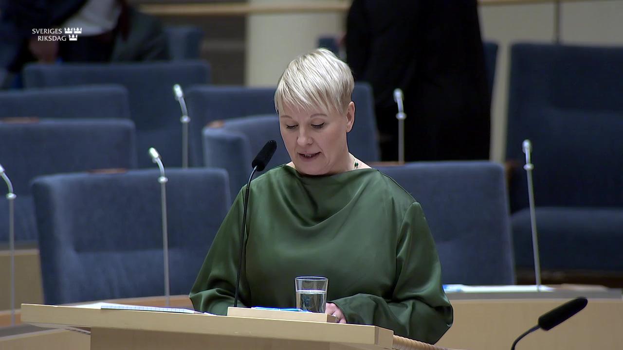 Stillbild från Interpellationsdebatt, Ett mer rättvist karensavdrag