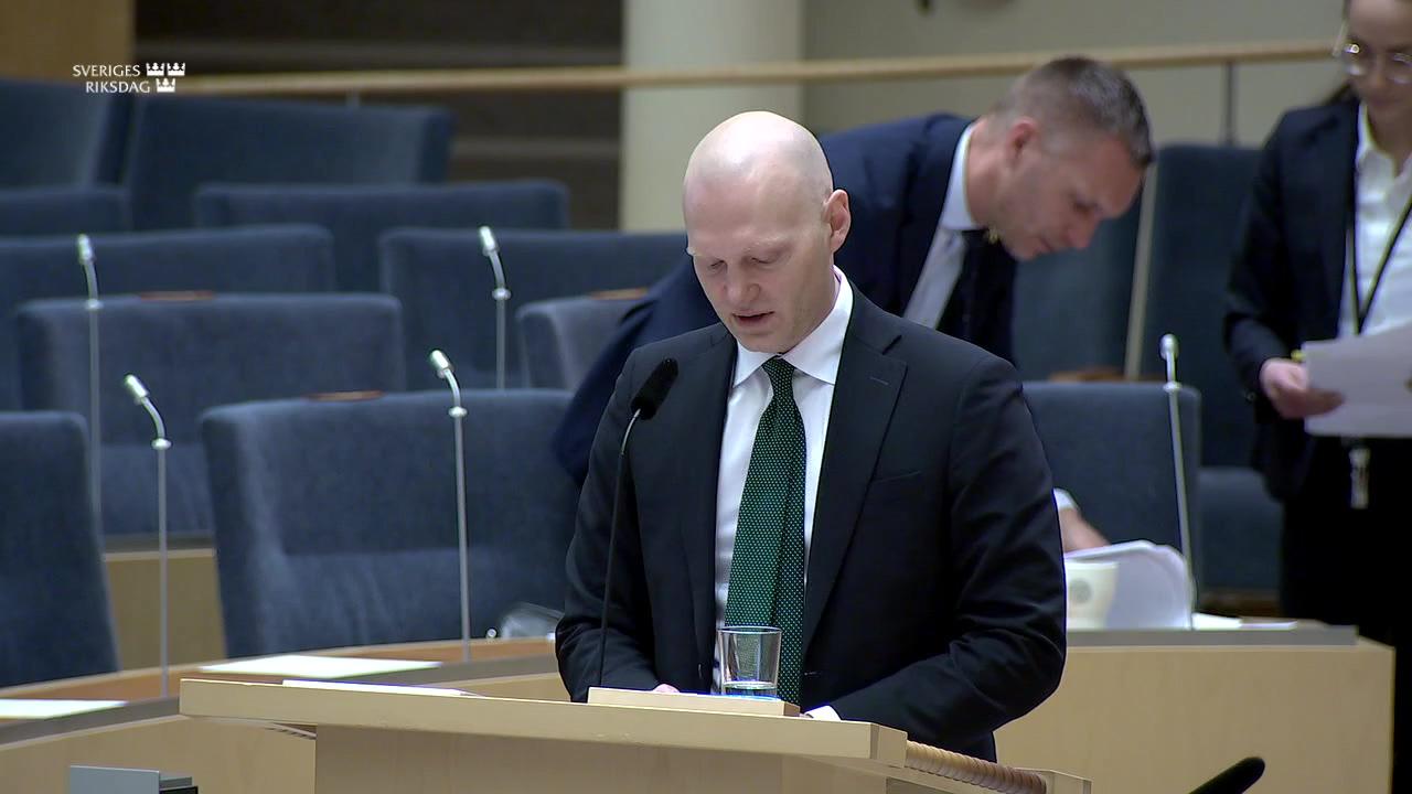Stillbild från Interpellationsdebatt, Åtgärder för att minska överskuldsättningen och de ekonomiska klyftorna i samhället