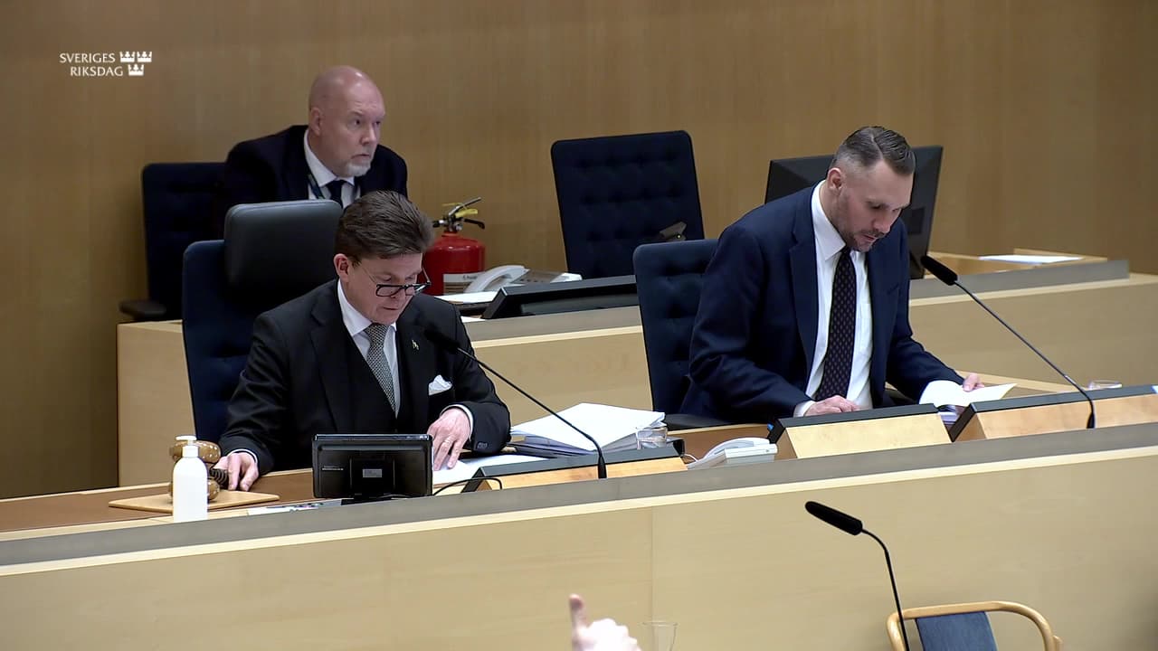 Stillbild från Beslut, Beslut: Tillfälliga förbud att transportera personer utan giltiga identitetshandlingar till Sverige