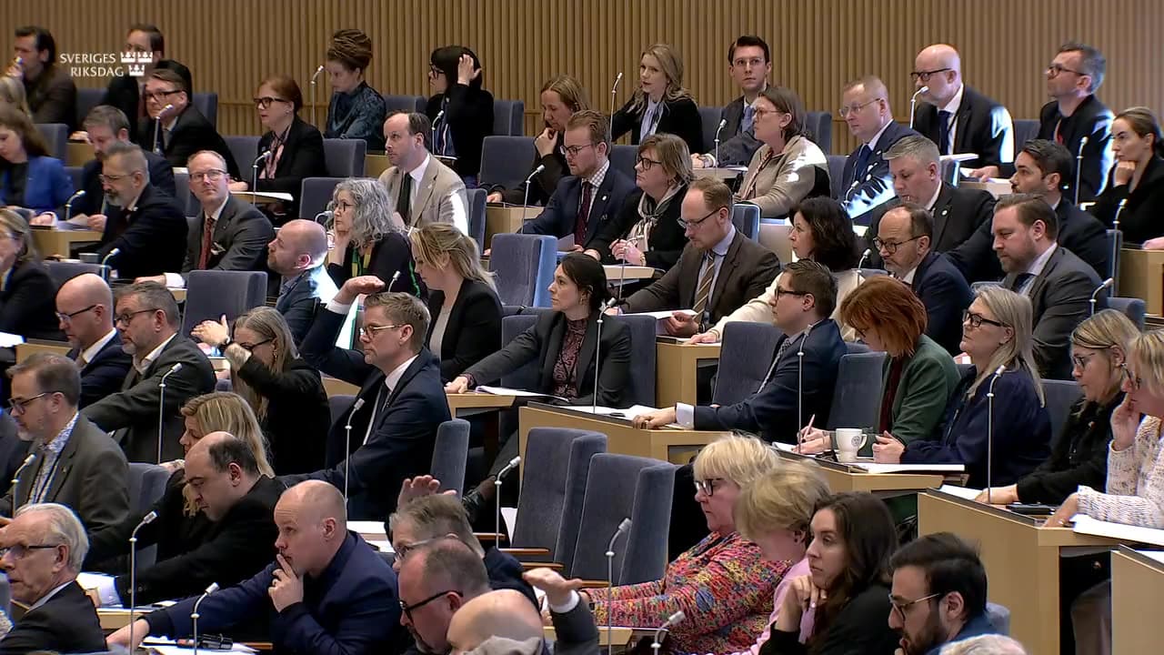 Stillbild från Beslut, Beslut: Riksrevisionens rapport om Samhalls samhällsuppdrag