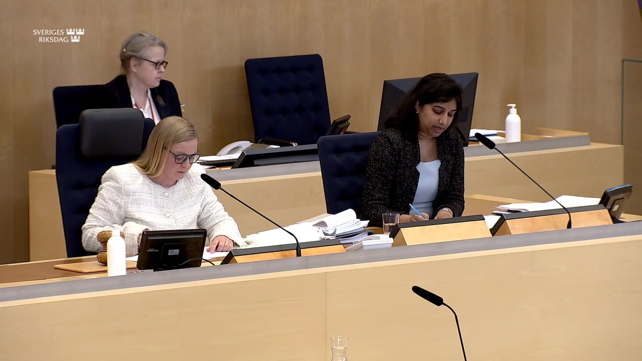 Stillbild från Beslut, Beslut: Studiestöd