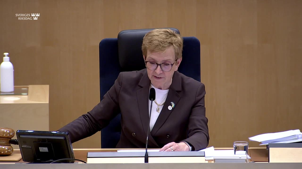 Stillbild från Beslut, Beslut: En telesamverkansgrupp för fredstida kriser och höjd beredskap