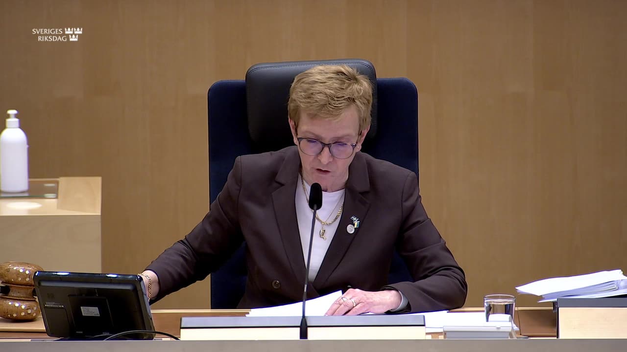 Stillbild från Beslut, Beslut: Tryck- och yttrandefrihet, massmediefrågor