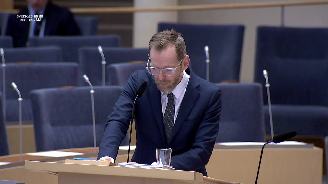 Stillbild från Interpellationsdebatt, Fritidskort