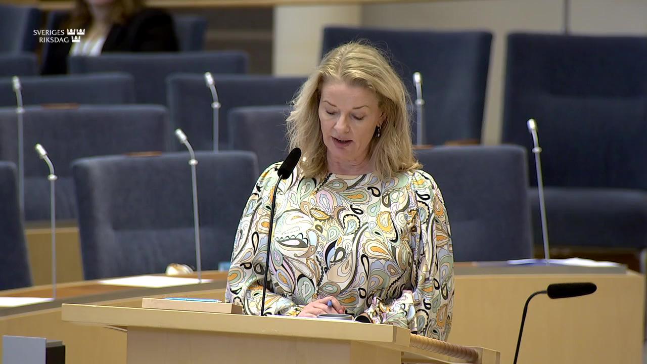 Stillbild från Interpellationsdebatt, Totalt mobilförbud i grundskolan