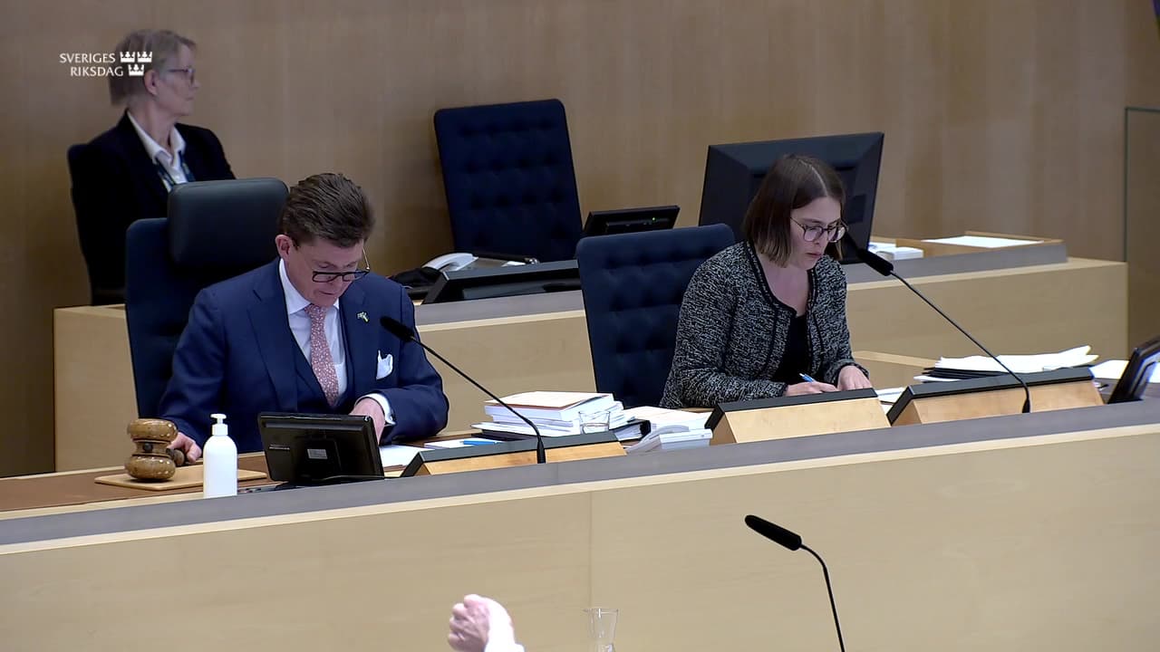 Stillbild från Beslut, Beslut: Förbättrade möjligheter att ändra kön