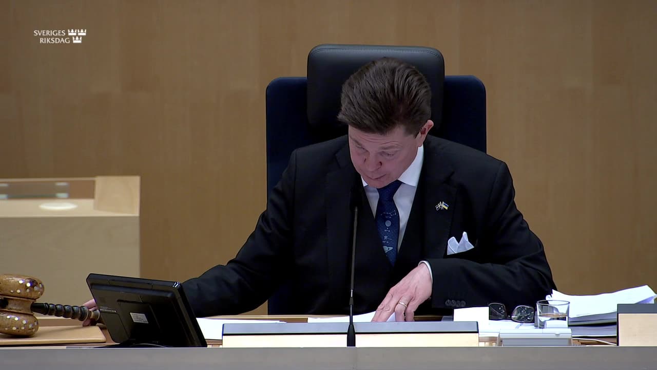 Stillbild från Beslut, Beslut: Polisfrågor