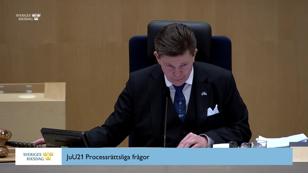 Stillbild från Beslut, Beslut: Processrättsliga frågor
