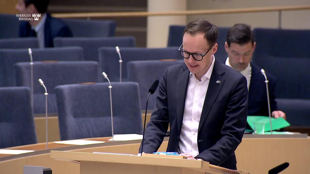 Stillbild från Interpellationsdebatt, Rätt till studiestöd för studier vid flygakademi