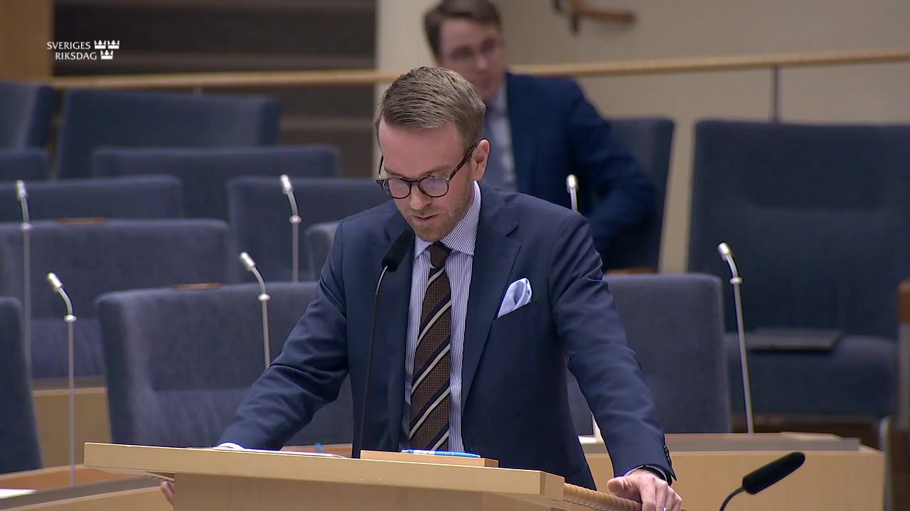 Stillbild från Interpellationsdebatt, Inglasning av balkonger