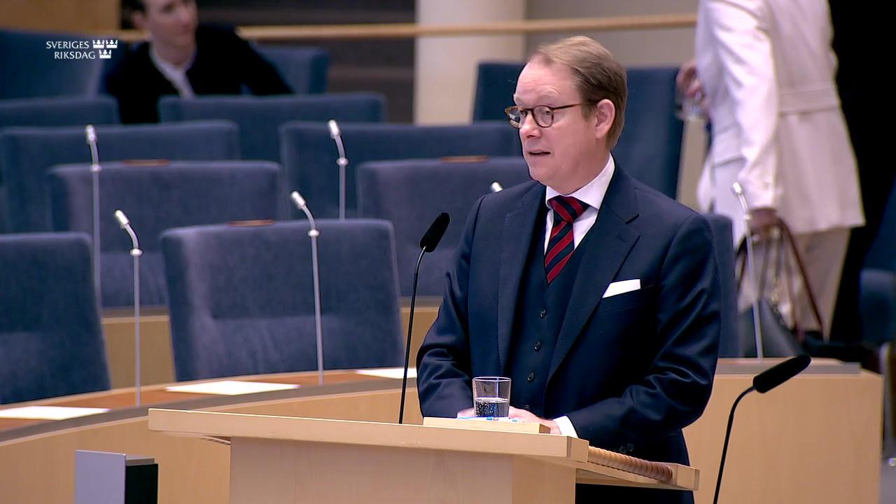 Stillbild från Interpellationsdebatt, Förföljelse av bahaier i Iran 