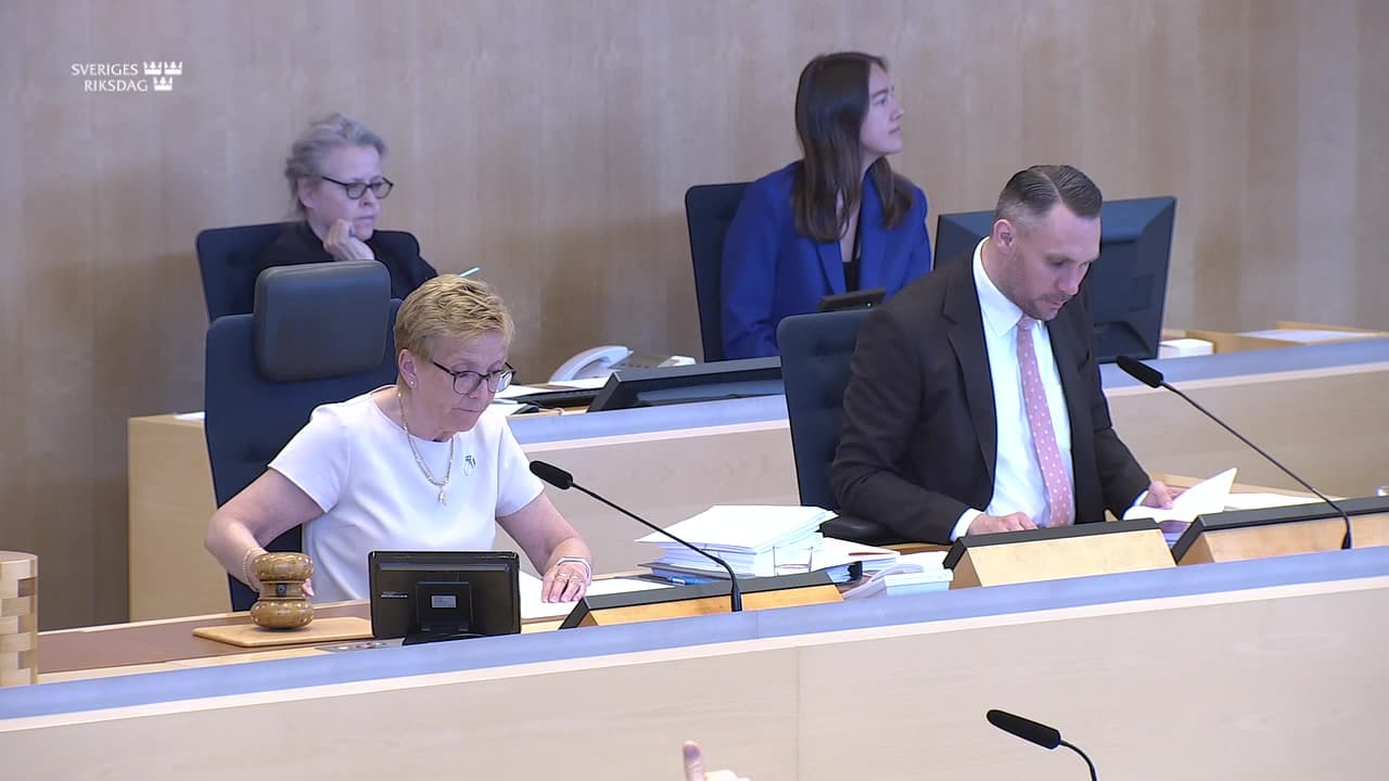 Stillbild från Beslut, Beslut: Mänskliga rättigheter