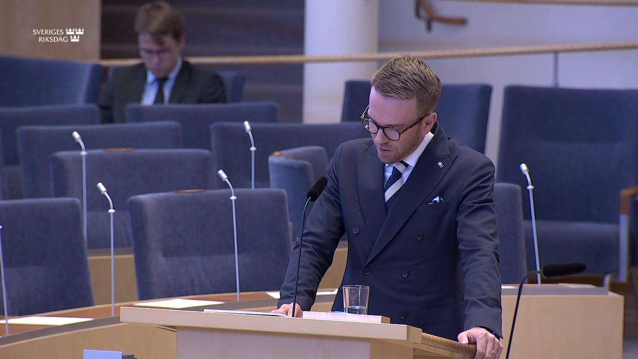 Stillbild från Interpellationsdebatt, Ansvar och åtgärder med anledning av byggkrisen 