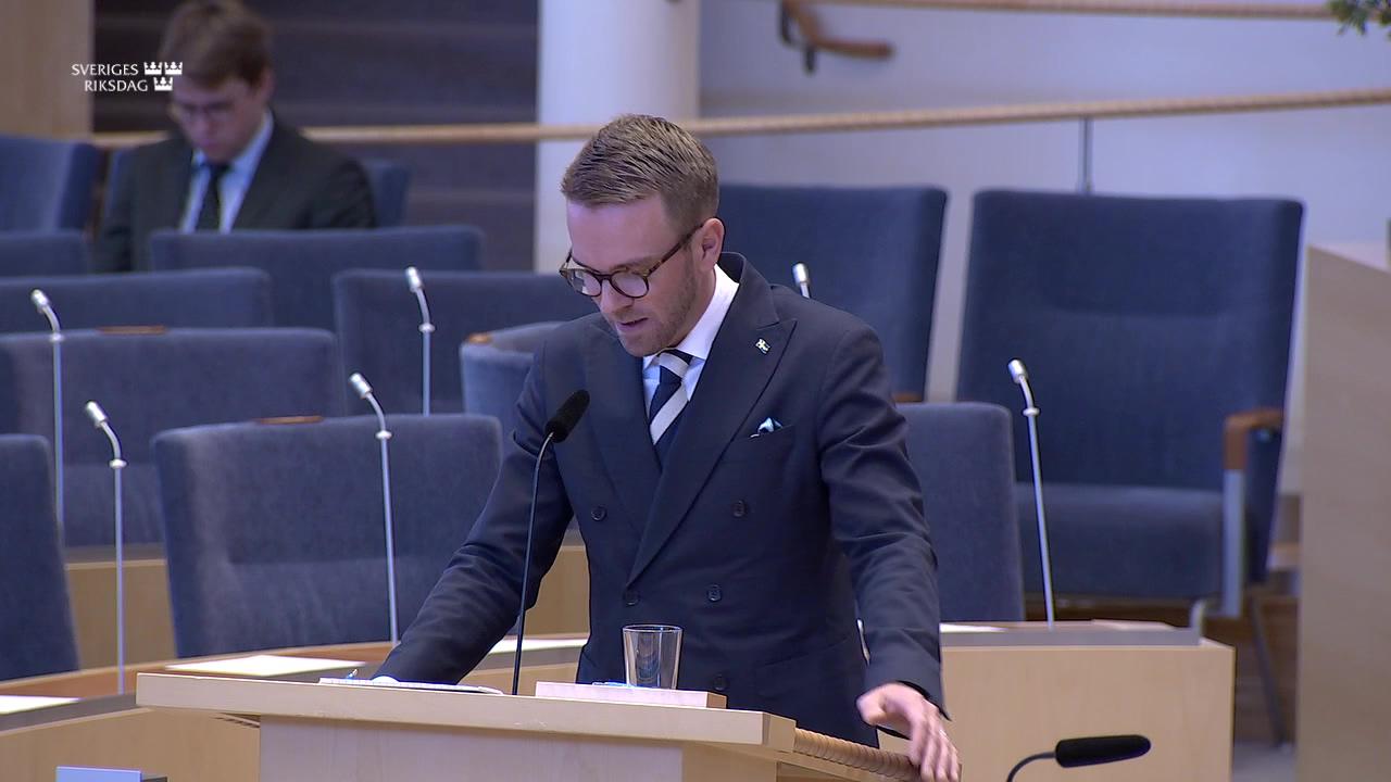 Stillbild från Interpellationsdebatt, Hanteringen av övergivna fastigheter och revideringen av förköpslagen