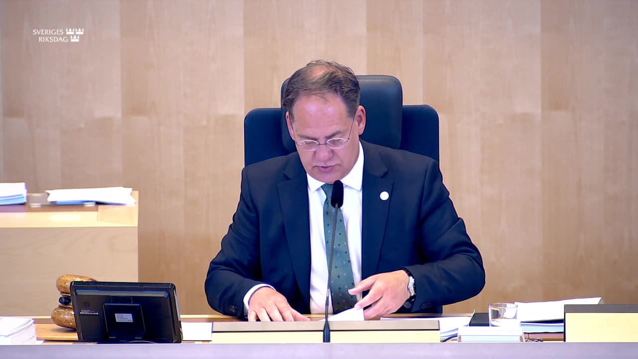 Stillbild från Beslut, Beslut: Interparlamentariska unionen